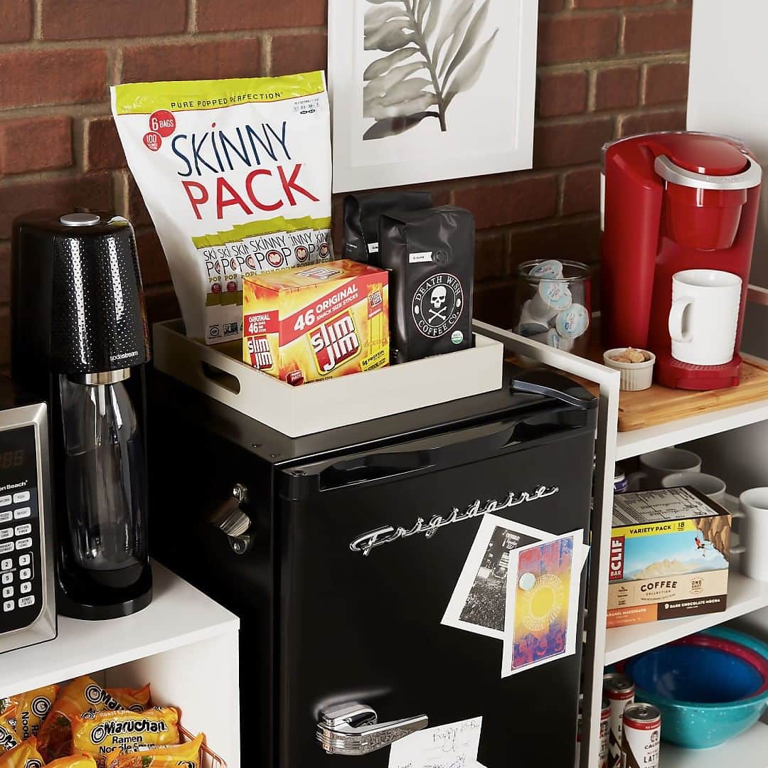 Wal-Mart Stores, Incのインスタグラム：「Coffee ✔️ Extra coffee ✔️ Snacks on snacks on snacks ✔️✔️✔️. And just like that, you’re now ready for a successful semester of all-nighters.」