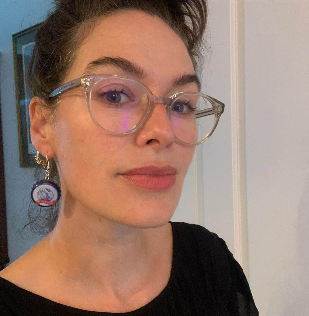 レナ・ヘディのインスタグラム：「My god daughter @junky.jewllery is selling her glorious stuffs on ere and on depop @maiaavery13 .. Get it cause she’s Aces 🥰🥰🥰」
