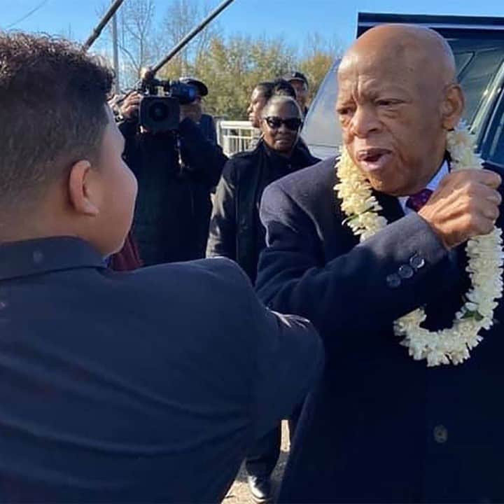 CNNさんのインスタグラム写真 - (CNNInstagram)「Tybre Faw traveled seven hours and waited several more outside a church hoping to meet his hero: John Lewis. He held a sign that read, "Thank you Rep. John Lewis. You have shown me how to have courage." They met two years ago when Faw was 10 and Lewis was 78, and they became friends — even marching together. On Thursday, Faw read the late congressman's favorite poem at his funeral. "I had the chance with John Lewis to spread the word that our world can be better — to find a way to get in the way — get into good trouble. He will always be my hero," Faw said after Lewis died. Tap the link in our bio for more on their friendship. (📸: Lauren Annarino and Tybre Faw)」7月31日 3時57分 - cnn