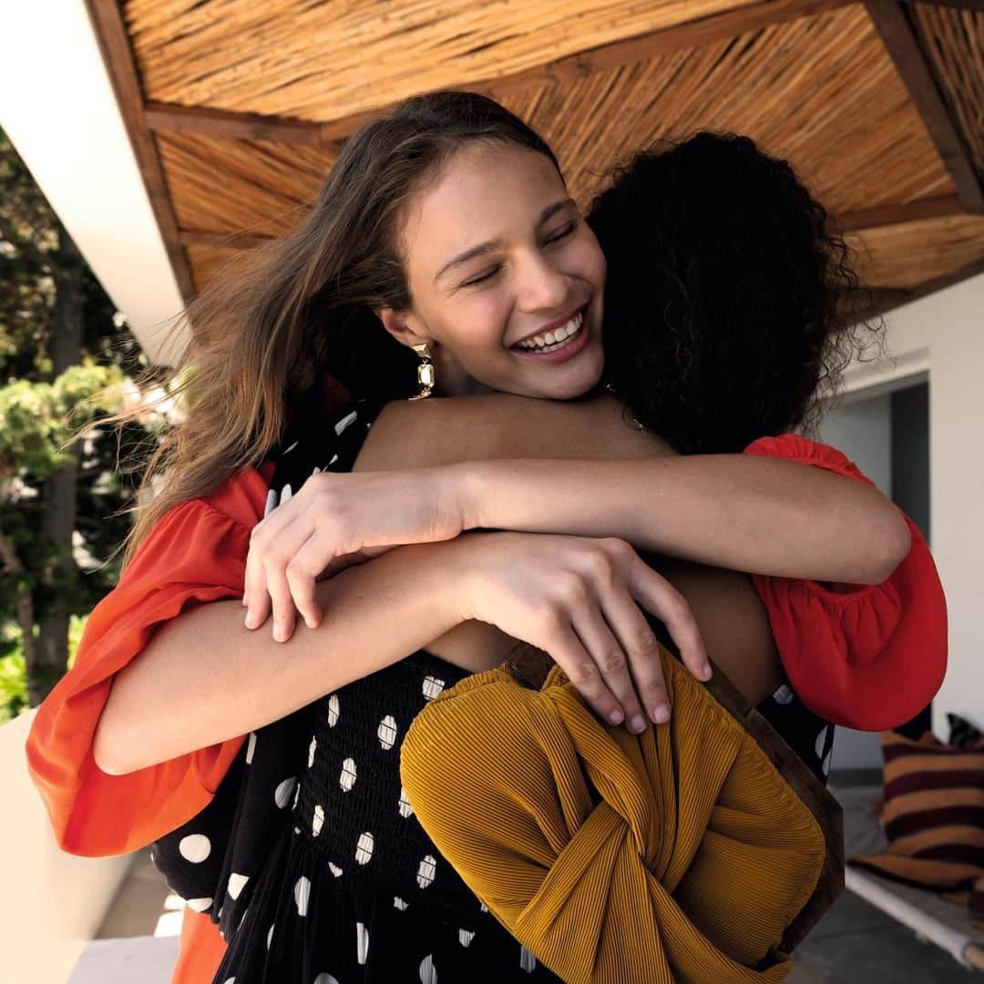 アクセサライズのインスタグラム：「Happy International Friendship Day 👯   Thanks to those who are always there, who make us laugh and who always share fashion advice. Tag your besties to let them know you're thinking of them and sending (virtual) hugs ❤️  #Accessorize」