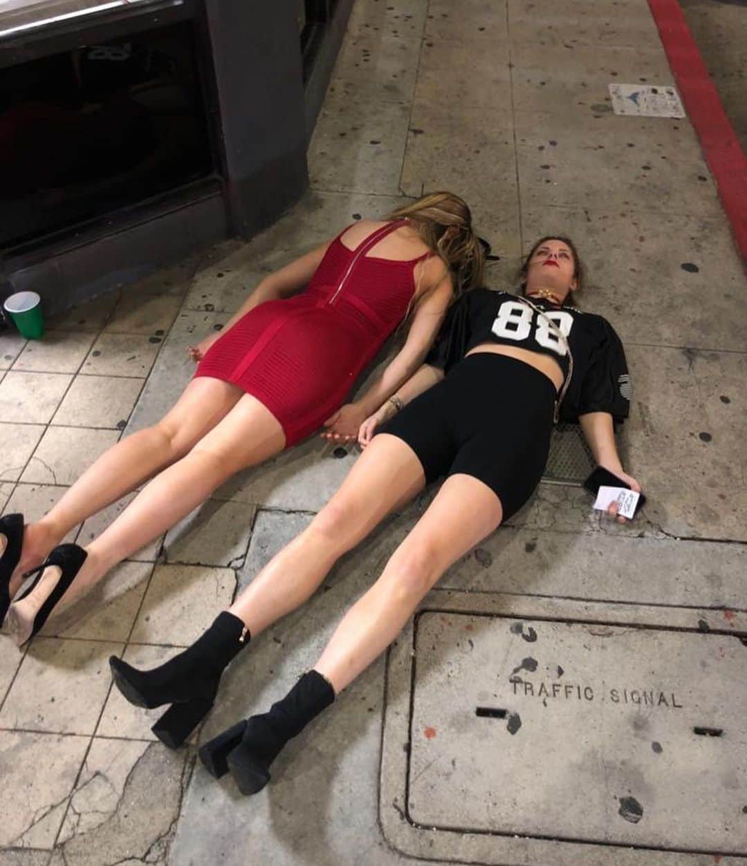 Leleponsさんのインスタグラム写真 - (LeleponsInstagram)「Throwback Thursday to all the times I partied way too hard 😔😔」7月31日 4時07分 - lelepons