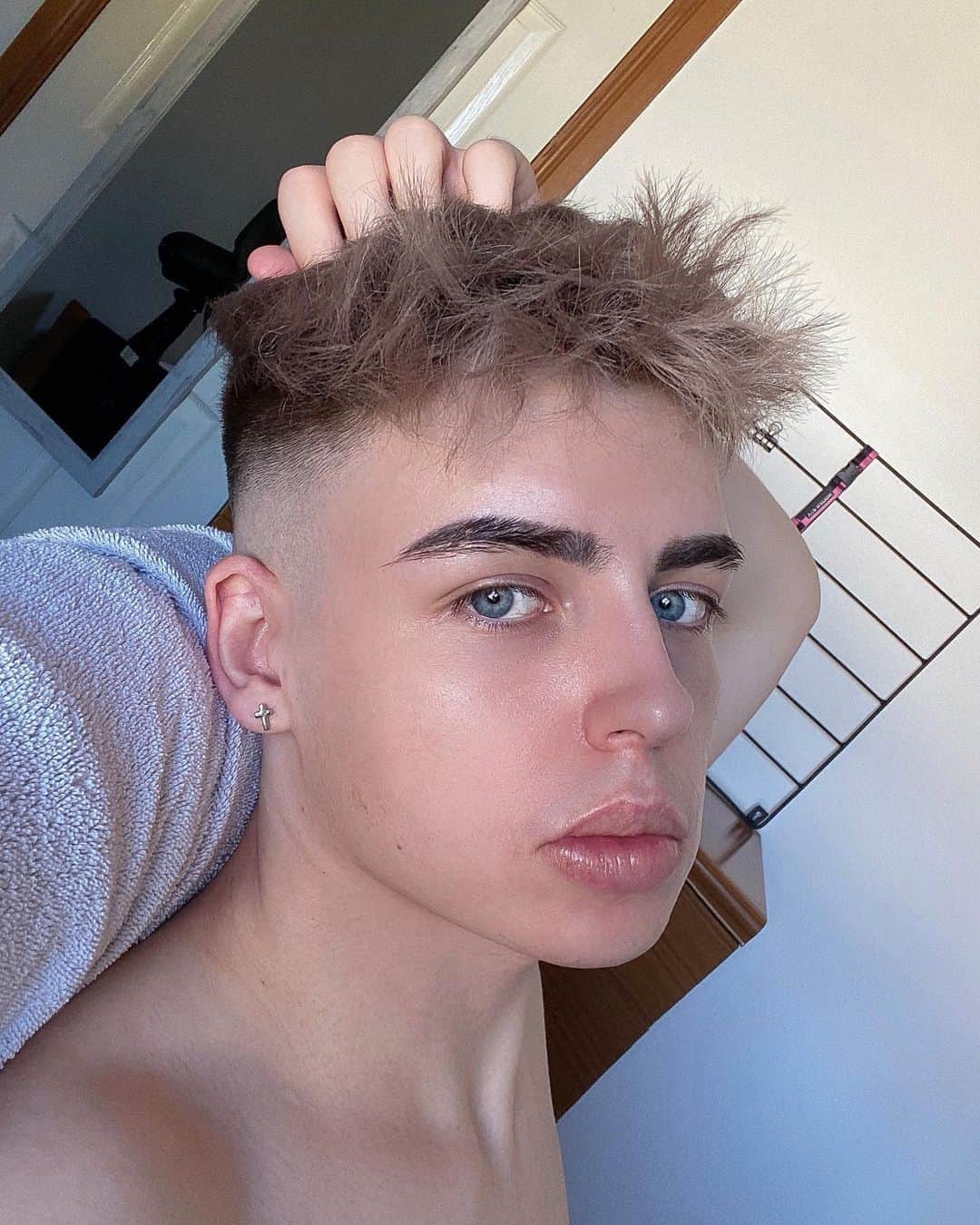 Zoeのインスタグラム：「tomdiggett posted for the first time in a while」