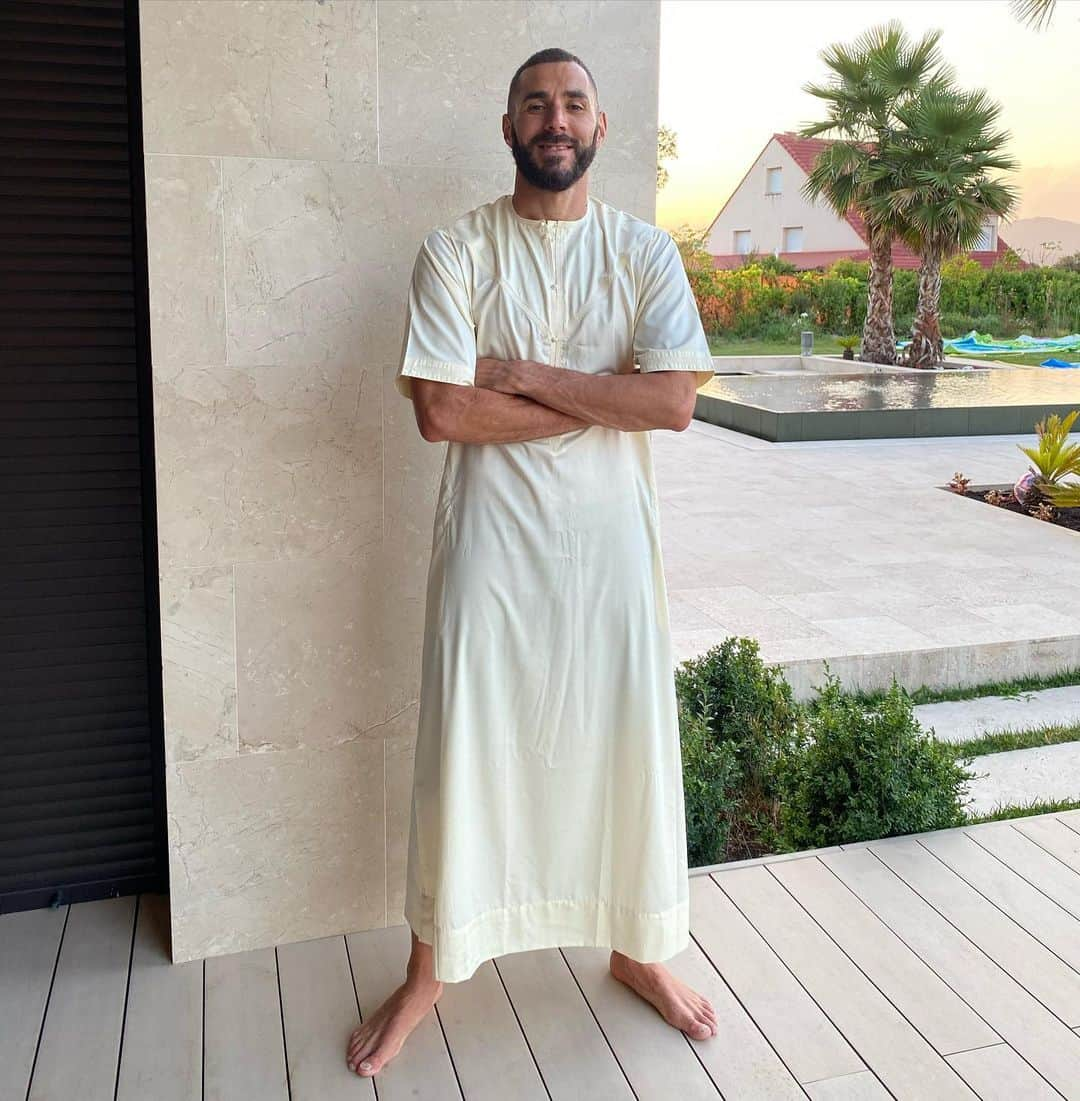 カリム・ベンゼマさんのインスタグラム写真 - (カリム・ベンゼマInstagram)「Sahaftolkoum 🤲🏼 Elhamdulilah 🤲🏼」7月31日 4時34分 - karimbenzema