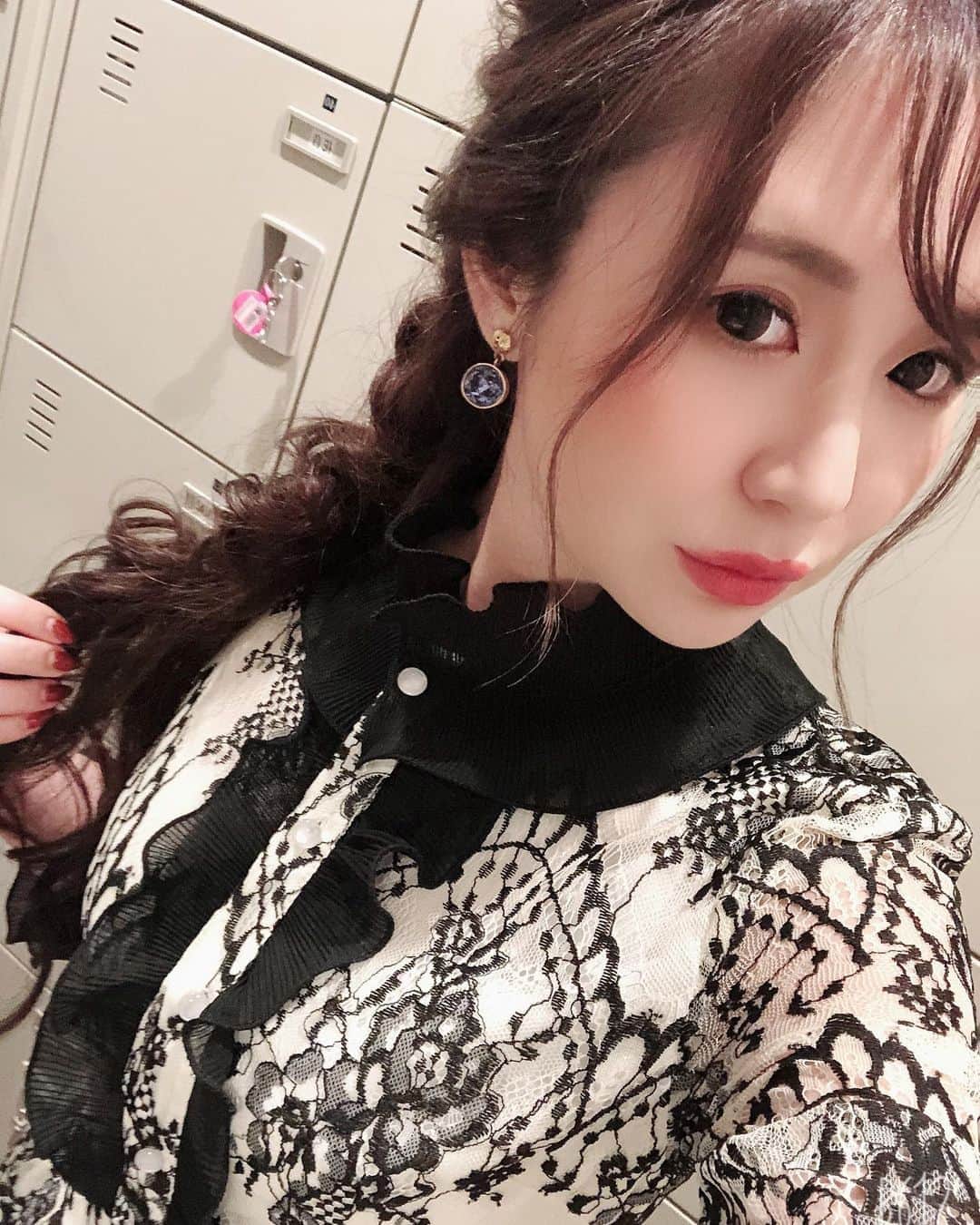 のインスタグラム：「ラプンツェルヘア♡ ロングだとラプンツェルヘア めっちゃ可愛くなる！ . . . . #ヘアセット #ヘアメ  #ラプンツェル  #ラプンツェルヘア #かわいい #スーパーロング #ヘアアレンジ #ヘア #hairstyle  #やりがいのある長さ #rapunzel #エクステ #梅雨の終わり  #美容師」