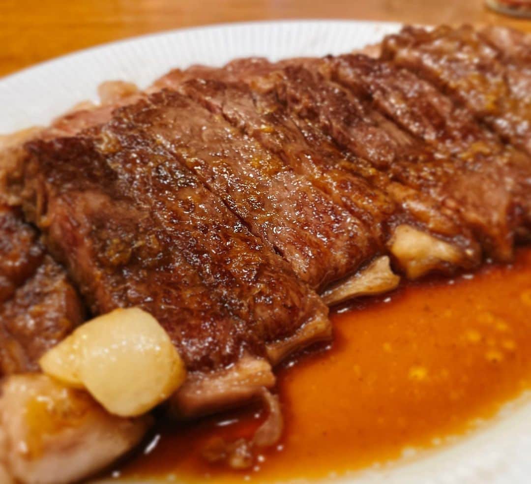 パパイヤ鈴木さんのインスタグラム写真 - (パパイヤ鈴木Instagram)「美味しいお肉！！ 最高！ #ステーキ」7月31日 14時11分 - papaya_suzuki