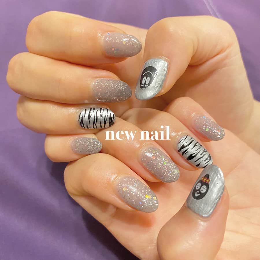西萌葉のインスタグラム：「🤍 ㅤㅤㅤㅤㅤ 今月の #もぱネイル 🦓🖤 最近好きなゼブラ〜 ㅤㅤㅤㅤ #バーバパパネイル #ゼブラネイル #クリアネイル #夏ネイル #夏ネイル2020」