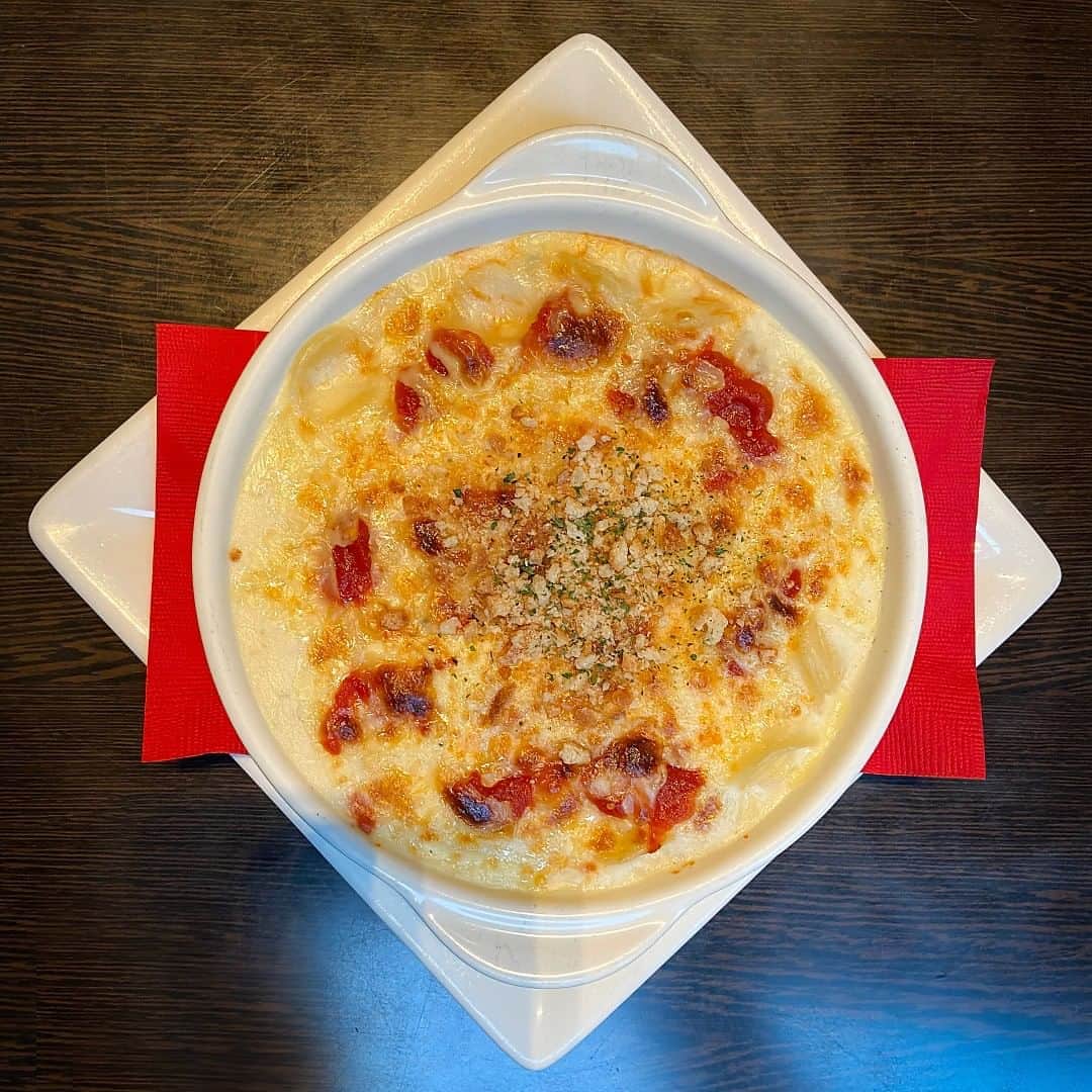 Courtyard by Marriott Tokyoのインスタグラム：「ラヴァロック　ランチ 11:30～14:30（L.O.14:00) 平日 🍽️--6種類のランチセットに週替わりパスタが加わってリニューアル -😀 8月3日の週替わりランチはシーフードグラタン！  フレッシュなシーフードと口に溶ける軟らかいモッツァレラチーズ！ シーフードとチーズが大好きな方にお勧め！ このスペシャルは1週間しか続かないので、お早めに！！  Lavarock Lunch 11:30～14:30（L.O.14:00) Weekdays 🍽️--Weekly Pasta for starting next week 8/3-😀  Seafood  Gratin  Gratin packed with fresh seafood and soft melt in the mouth Mozzarella Cheese! For those who love Seafood and Cheese! Unfortunately this special will only last for one week so get it before its gone!  #ランチ #日本橋 #銀座 #レストラン #タイ料理 #オフィスランチ #ホテル #東京駅 #京橋グルメ #京橋 #牛肉 #ランチ #東京 #マリオット #ランチセット #丸の内ol #東京駅 #京橋グルメ #京橋 #東京 #丸の内 #OL #美味しい #tasty #アメリカン #ペンネ #パスタ」