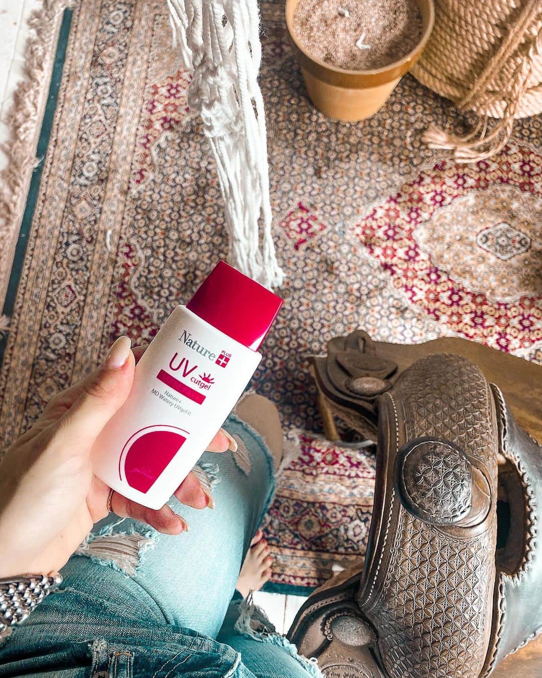 のインスタグラム：「お気に入り日焼け止めNature+❣️ ベタベタするのが苦手な方におすすめだよ モニターで参加してるよ  . . Protetor solar corporal do momento! Não deixa a pele oleosa❣️ . . Favorite body sunscreen ❣️ . . . #gelnic #ジェルニック #ナチュールゲルホームクリーム #オールインワンジェル #保湿クリーム #sunscreen #bodycream #PR」