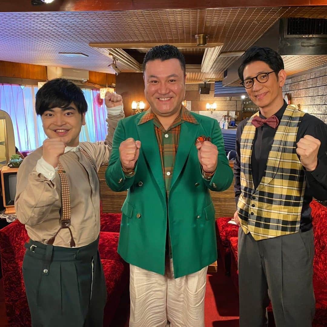 柴田英嗣のインスタグラム：「僕は歌が歌いたい🎵  #ドラマ？ #コント？ #いやドラマなのか？ #つーかドラマらしいw #主演はジェジュン様 #何も台詞を覚えてねー奴がいるw #明日OA #まー子守唄程度に見てちょ」