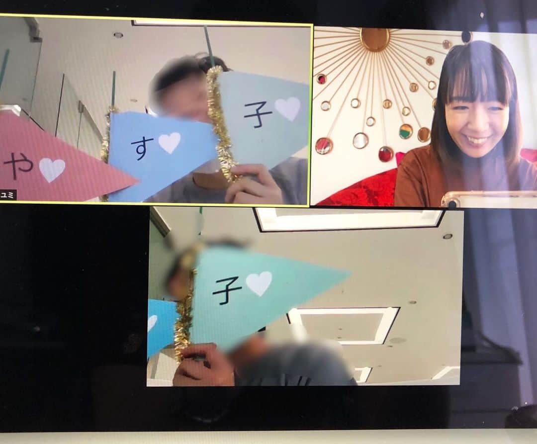 進藤やす子のインスタグラム：「✳︎ ついさっきまで初めてのクライアントさんとZoomミーティングをしていたんですが...なんと！終了間際にこんな手作りの旗🚩を出してくださったんです🥺✨ . 私のイラストが好きで著書まで購入してくださっていたようで...本当にありがとうございます😭🙏✨ . 仕事頑張ろうってあらためて思いました！（いつも頑張れ） . . #zoom #リモートワーク  #嬉しすぎる #サプライズ #感激 （私の背景は数年前仕事で行ったクラブメッド・カンクンの客室🌺）」