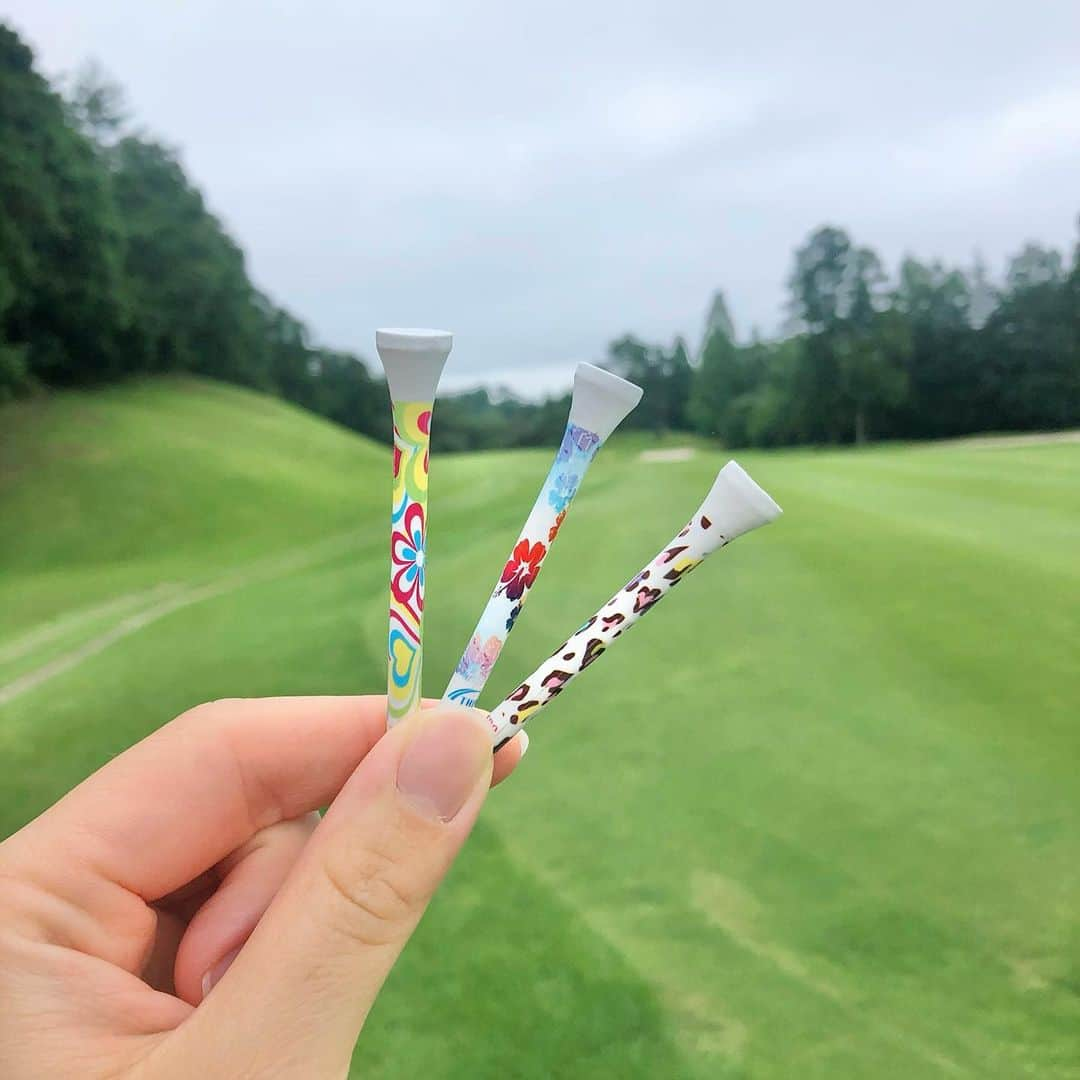 笹原優美さんのインスタグラム写真 - (笹原優美Instagram)「☆﻿ いつも使っているティー🏌️‍♀️🌈﻿ テンションを上げたいので﻿ ラウンド中に使う小物は 可愛いと思うものしか﻿使わないです🤗💓✨﻿ ﻿ こちらは、 「シンクロゴルフ」さんのティーです！ いつもありがとうございます😊 @katayama_daisuke_ft ﻿ ☁️﻿ ☁️﻿ #シンクロゴルフ#thinkrogolf﻿ #ゴルフグッズ#ゴルフ小物#ゴルフ女子 #ゴルフ#golf#高爾夫#高尔夫」7月31日 14時56分 - yumi_sasahara_official