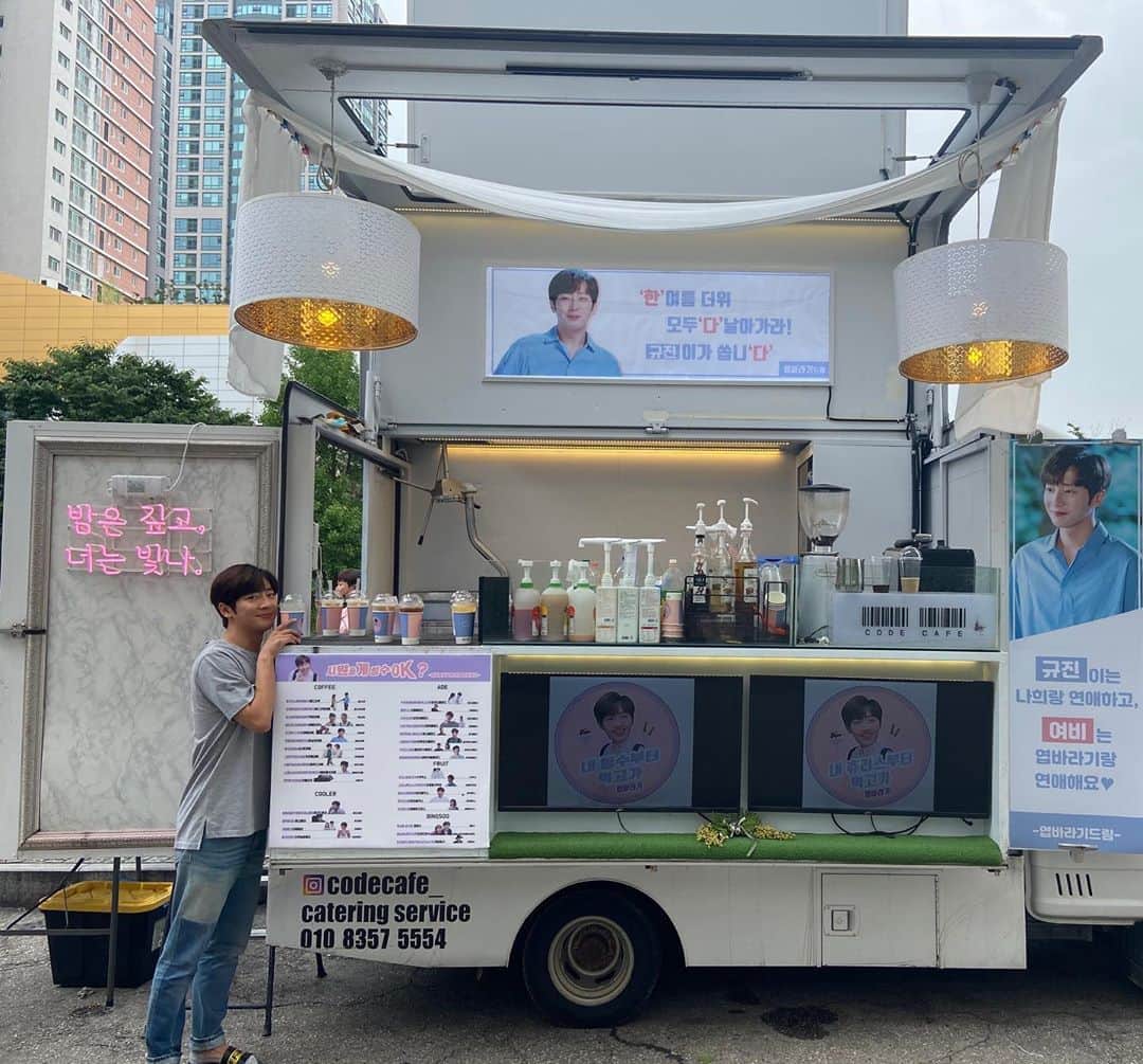 のインスタグラム：「저는 늘 한참 부족한데 그럼에도 이렇게 늘 마음 써주시니 몸둘 바를 모르겠습니다.. 항상 고맙습니다 #엽바라기 둥이느님들💖 그리고 메뉴 작명 센스는 정말 최고!👍」