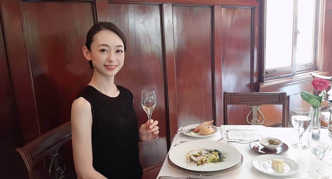 瞳ゆゆのインスタグラム：「本日、また1つ歳を重ねました😌✨  歳を重ねるごとに楽しみが増え、自由奔放さに拍車がかかっている気がします😓笑  久しぶりの外食は、上京してからずっと通っているマダムトキさんで。  もうホーム😂 変わらぬおじさま方に癒されています。  #マダムトキ #代官山 #ありがとうございます」