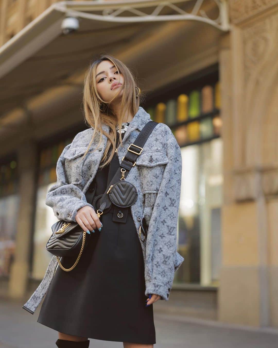 リリーマイマックのインスタグラム：「The new @louisvuitton multi pochette 😍 both so chic & casual at the same time #LVAustralia」