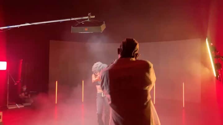 セオフィラス・ロンドンのインスタグラム：「Let’s be honest the late 90’s early 2000’s is the ‘golden era’ of the music video. We grew up watching it and now some how technology is better but somehow videos today aren’t. Did we lose something ? The dance ? The Heavy focus on culture? Grouping ? 79million dollar@budgets? Helicopters? The Race that started the vibes in the first place? Hip hop? Kangol hats? White washing ? Bad directors? Hmmm. I dunno what it is BUT I DO KNOW.... THAT YESTERDAY WE BOUGHT THAT BACK ! THAT DIDDY, THAT QUEEN , THAT FLARE..... ##  MVP MR . Troy Kirby ! All my stylist and producers and dance stars, friends , cinematographers , staff , lighting , musicians , studio tech! And my office for the day @standardvisionstudios . Special thx to @uggmens @levis and @varsitylosangeles @larigaleather  MARCHIN ON THE WAY」