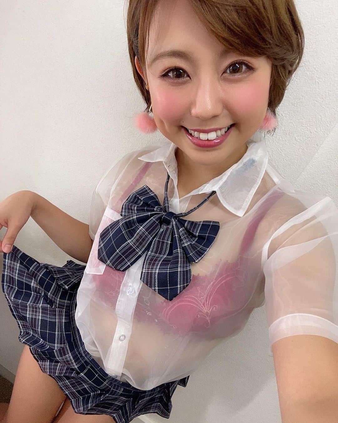 亜矢みつき（神谷充希）さんのインスタグラム写真 - (亜矢みつき（神谷充希）Instagram)「透透✨ #制服 #JK #コスプレ #おはよう#goodmorning  #透け #透けシャツ #シースルー #いってらっしゃい 😘」7月31日 6時40分 - ma.yamitsuki