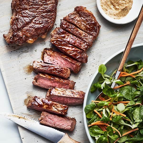 Whole Foods Marketさんのインスタグラム写真 - (Whole Foods MarketInstagram)「Beef can be as complex as it is tender and delicious. But don’t worry, we’ve got you covered. Head to today’s Story to learn all about our beef, including which cuts to use for which occasion and why, featuring our VP of Meat & Poultry, Theo Weening.」7月31日 6時53分 - wholefoods