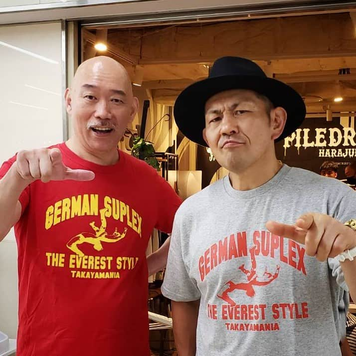 鈴木みのるさんのインスタグラム写真 - (鈴木みのるInstagram)「No Fear  #TAKAYAMANIA 今年はTAKAYAMANIAの開催を見送ったので、山崎一夫さんとオンライントークイベントをやった。高山にまつわる話をする予定だったのだが…話は脱線しまくり「高山が好きそうな話」になった。後日アーカイブとして配信されるらしいので是非。TAKAYAMANIAとして引続き募金箱を設置してるので、この胸のマークを見かけたらよろしくです。ノーフィアー！」7月31日 6時57分 - suzuki.d.minoru