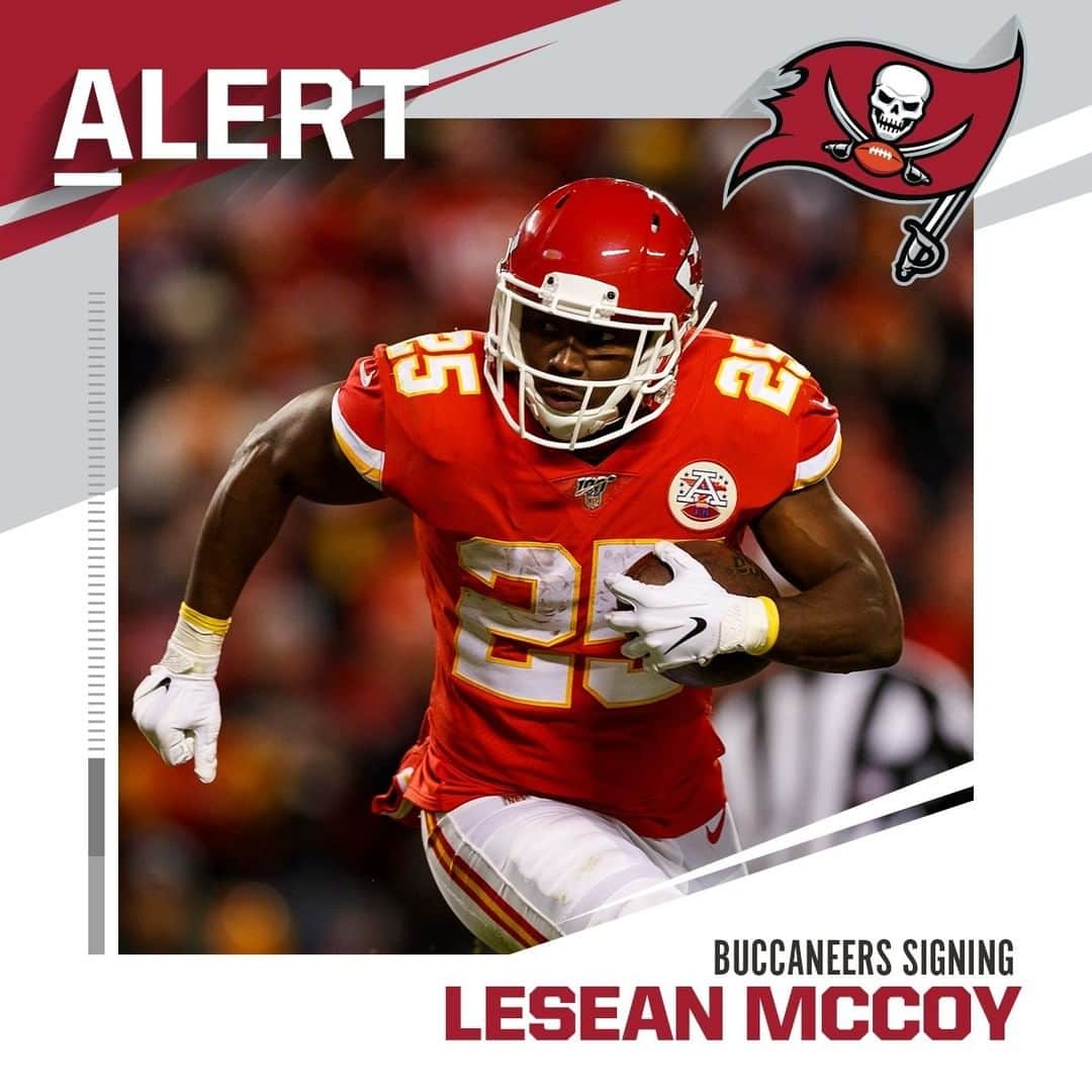 NFLさんのインスタグラム写真 - (NFLInstagram)「Buccaneers signing RB LeSean McCoy to a one-year deal. (via @rapsheet) - 📷: @rkangphoto /NFL」7月31日 7時02分 - nfl