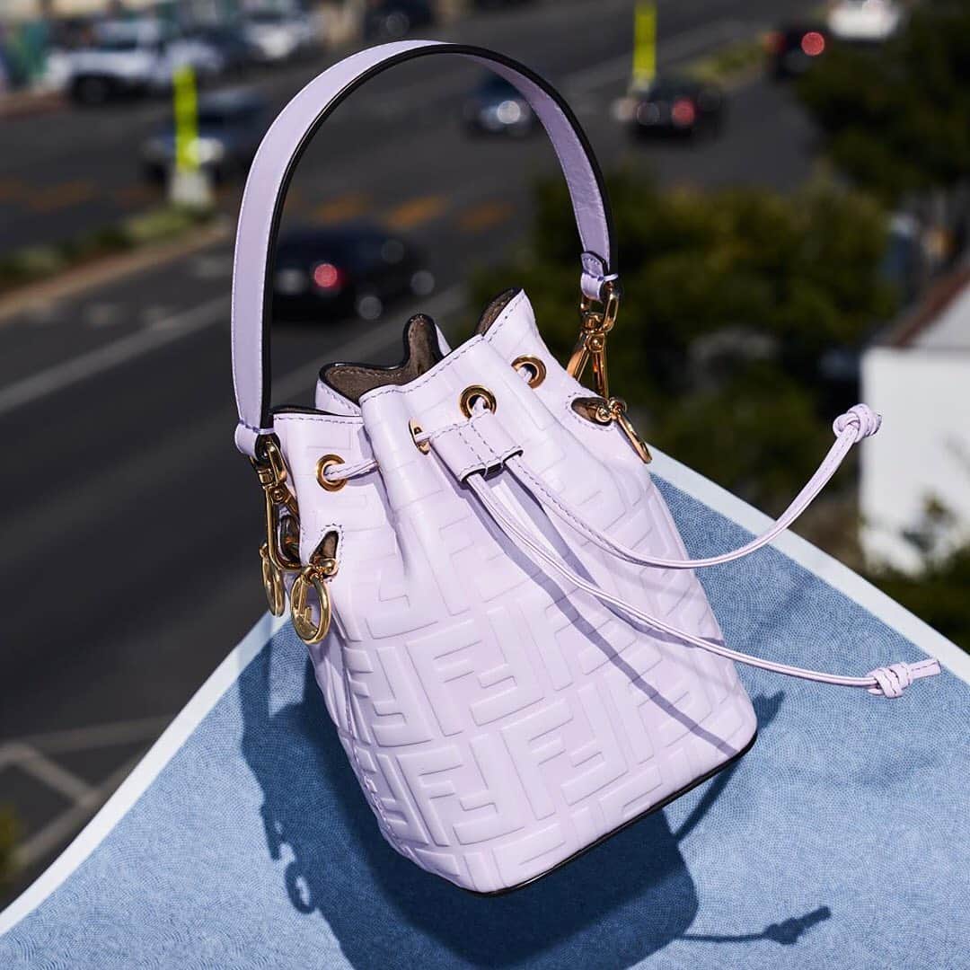 Saks Fifth Avenueのインスタグラム：「Shouting our love for the @fendi bucket bag from the rooftops.」