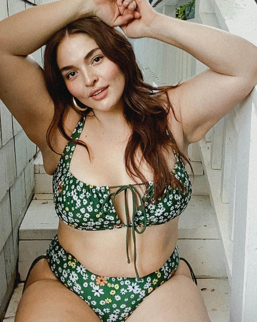 Teen Vogueさんのインスタグラム写真 - (Teen VogueInstagram)「"My fears I had of swimsuits growing up have changed as I've changed my relationship with my body. I love my body." 🥰 You don't need a beach to wear our fave summer swimsuits! At the link in bio, @himichelleli talks to these 7 ladies about making the best of summer + their swimsuit journeys. 📸: @__gracerivera」7月31日 7時37分 - teenvogue