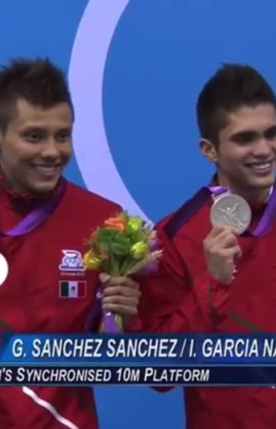 のインスタグラム：「Hoy hace 8 años... @germanduva, que buen video te rifaste, se me puso la piel chinita y me hiciste rico ir ese gran momento 💥💥🔥🔥🇲🇽🇲🇽 #olimpicmedal #silvermedal #london2012 @ivanbautistavargas」