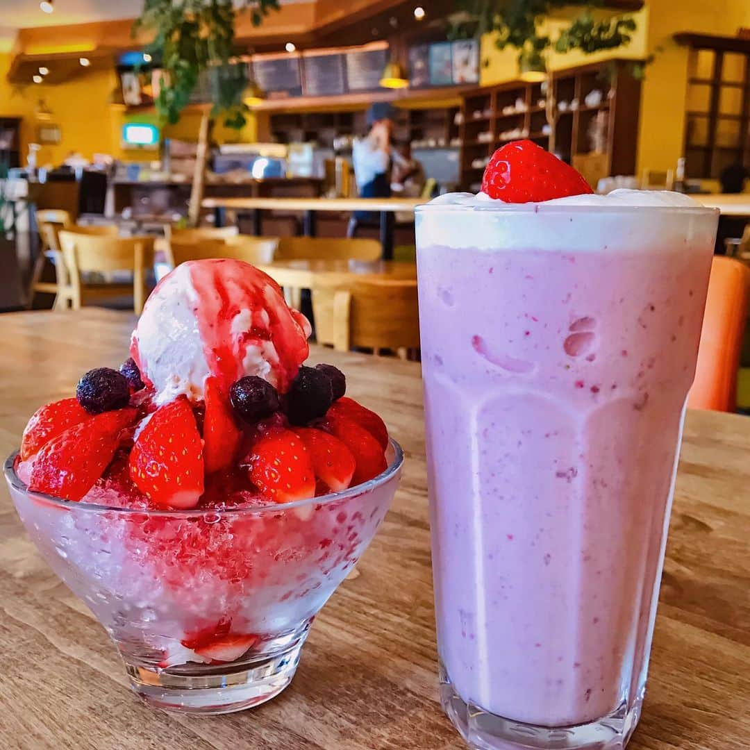 atmmyさんのインスタグラム写真 - (atmmyInstagram)「もっかい食べたいシリーズ🍓🍨🍧✨  #いちご #🍓 #🍧 #🍨 #strawberry #sweets #fruitsmoothie #カキ氷  #shaveice #cafe #koreanfood #韓国行きたい #美味しいもの #スイーツ巡り」7月31日 7時55分 - atmmy