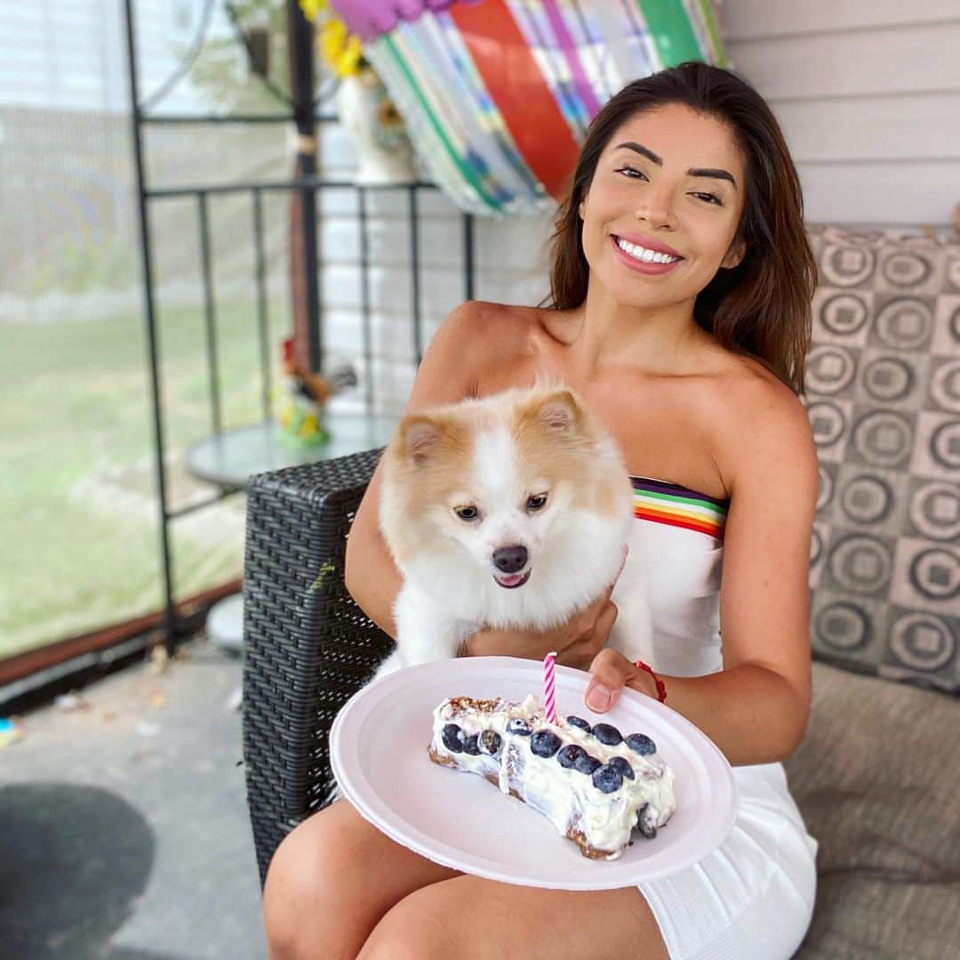 ジェセニア・バイスさんのインスタグラム写真 - (ジェセニア・バイスInstagram)「Today my daughter @chailattepom turns 2! 🎂When I was 32 I made a wish to be a mommy by the age of 35, not exactly what I had in mind BUT I’m blessed to have her! Don’t let this spoiled lil brat fool you, she plays rough & thinks she’s a bit bull 🤣 Ppl always call her “he,” and she’s got a bad right knee like mom. Some days I can’t stand her but everyday I love and adore her! TQM Chai! MUCHO! MUCHO! MUCHO! 💋  . I been told that she & I look a lot alike. I guess it’s the big smile & squinty eyes 🤣 What’s weird is her eyes were blue up until a few months ago. She’s growing into mini wolf 🐺  . .」7月31日 8時07分 - iamjessenia