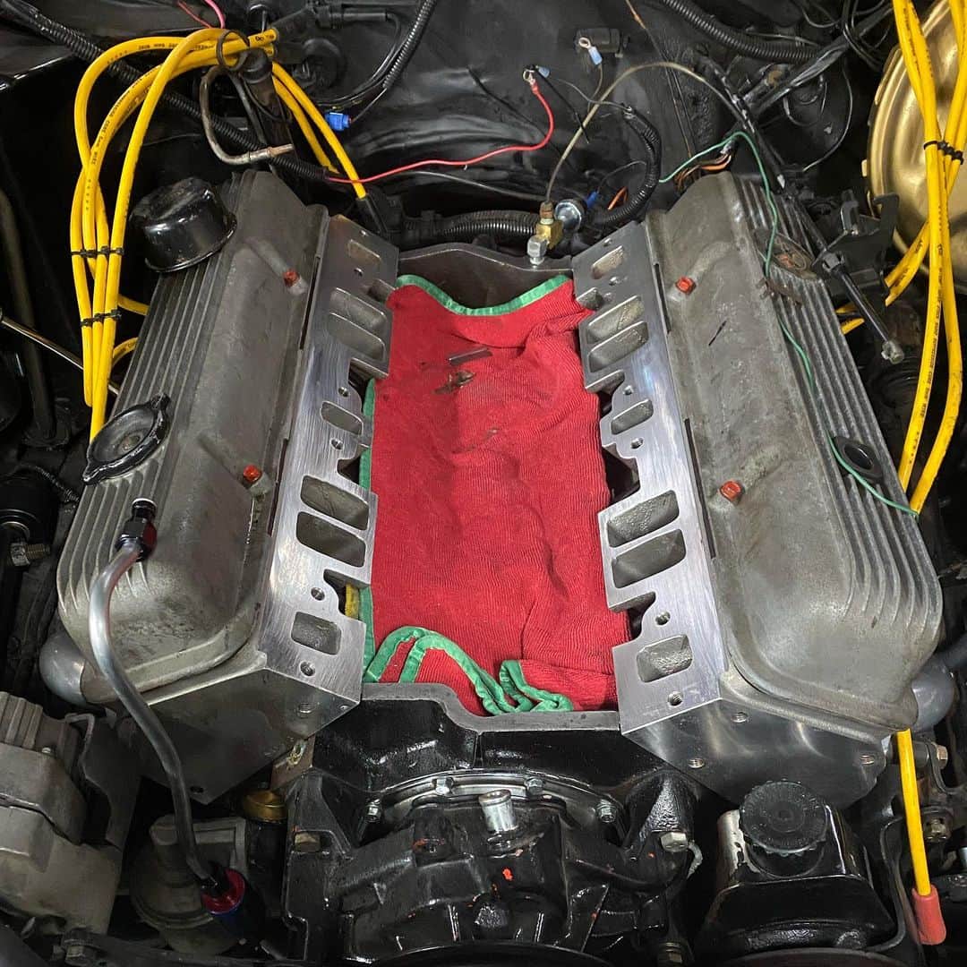 ストーン・コールド・スティーブ・オースチンのインスタグラム：「BSR Z-28 had a leak on the intake manifold. Travis @ctpconcepts making the repair.  The car has been road ready for quite some time (other than this).  I have been unable to take the car out since completion as our black lab Cali has been very ill. She has finally taken a turn for the better. Hopefully she will make a full comeback and things will return to normal. 🐾🐾🐾  Road test coming soon.  Stay tuned..」