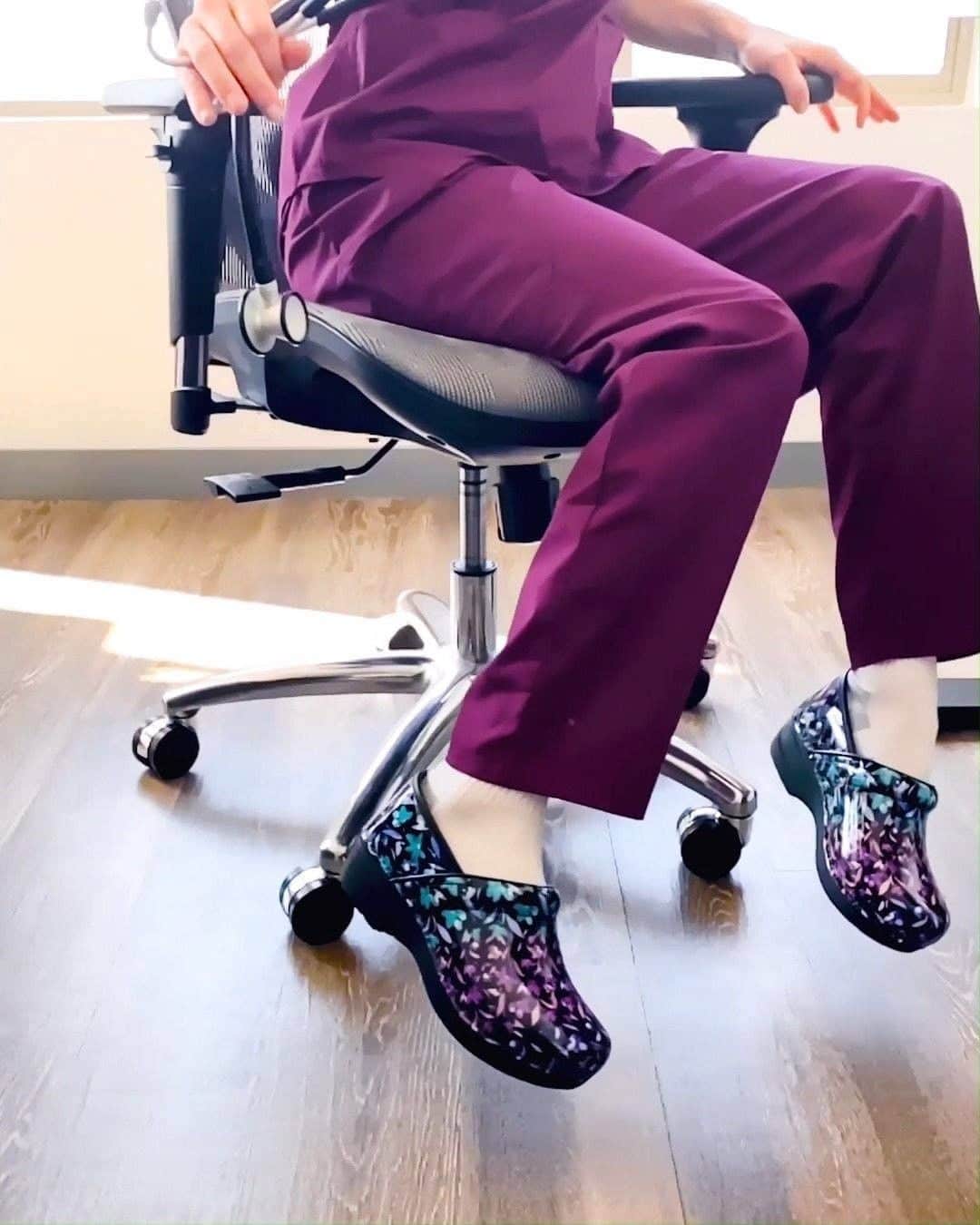 ダンスコのインスタグラム：「Taking our new clogs for a spin. Shop the XP 2.0 in flowering patent on our website now.」