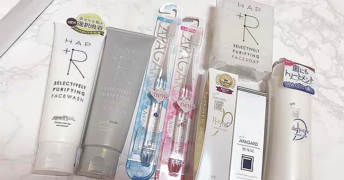 宮内ひかるのインスタグラム：「事務所に﻿ サンギ様から📦が届いてました💙﻿ ﻿ 歯ブラシ早々に使ってみたら﻿ ソフトなあたり﻿ キラキラクリスタルが付いていて﻿ 即お気に入りに🦷✨﻿ ﻿ デンタルケアの他に﻿ スキンケア用品も﻿ ﻿ サンギ様素敵な贈り物﻿ ありがとうございます、、❤️﻿ ﻿ ﻿ #デンタルケア　#アパガード　#ハップアール」