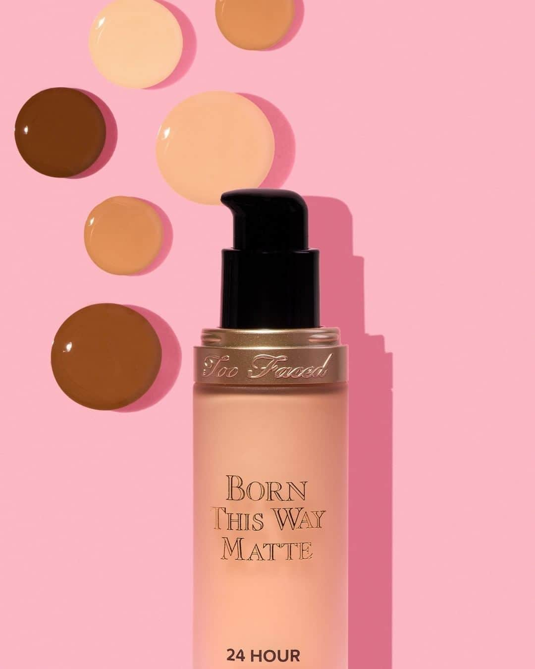 Too Facedさんのインスタグラム写真 - (Too FacedInstagram)「We're MATTE about a good finish 🤩 Stay shine-free and keep oily skin in check (especially on those hot summer days 🔥) with our NEW 24-Hour Born This Way Matte Foundation. Tap to shop via IG Checkout! @Sephora #tfbornthisway #toofaced」7月31日 9時11分 - toofaced