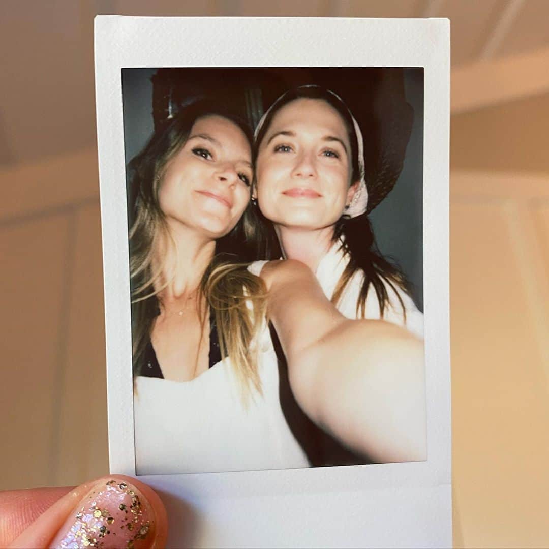 ボニー・ライトのインスタグラム：「two days too long till your home 🥰」