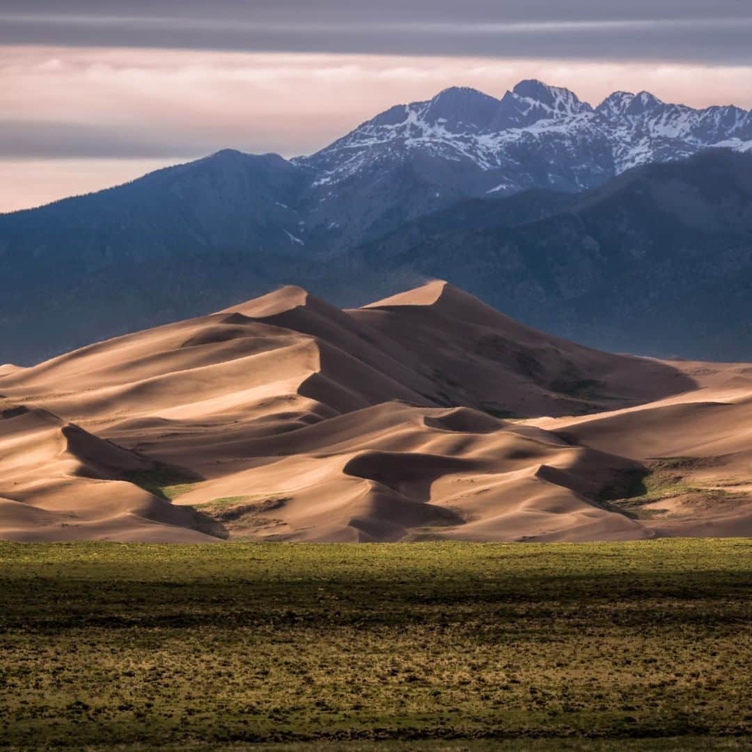 アメリカ内務省さんのインスタグラム写真 - (アメリカ内務省Instagram)「The jaw-dropping beauty at Great Sand Dunes National Park and Preserve in Colorado stays with you long after you leave. The sandy slopes have been building and drifting for hundreds of thousands of years, telling a story of constant change. #GreatSandDunes protects the tallest dunes in North America, with the legendary Star Dune towering at 755 feet. Hiking the dunes is one of the most popular park activities, but there are also opportunities to stargaze and hear the sand "sing", and photograph the incredible natural beauty of the area. Photo @greatsanddunesnps by Rick Vega (www.sharetheexperience.org). #USinterior #RecreateResponsibly #FindYourPark」7月31日 9時05分 - usinterior