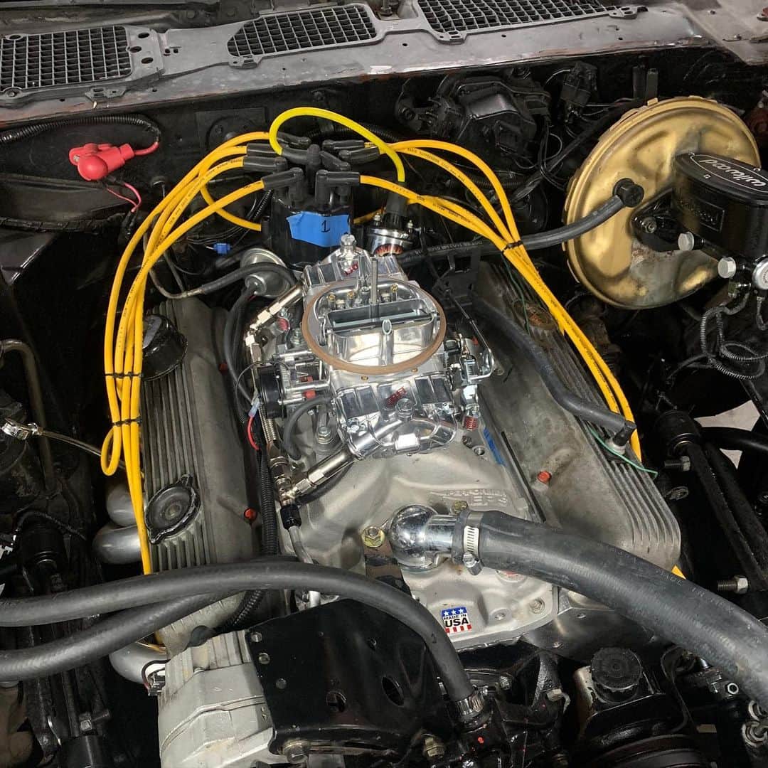 ストーン・コールド・スティーブ・オースチンのインスタグラム：「Update: Travis @ctpconcepts has the motor ready. Thanks bud!! Cali still making a comeback.  @ctpconcepts @tristarengines  @rocketracingwheels @ridetechsuspension @wilwooddiscbrakes  @619jeffpurposebuilt  @holleyperformance  #ctpconcepts #bsrz28  #383 #383stroker」