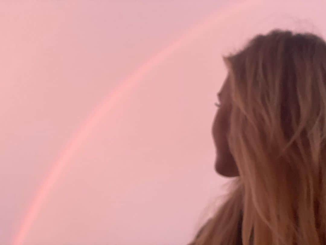 Kelsea Balleriniのインスタグラム：「today was a day full of “this magical thing wouldn’t have existed if this year went according to plan”. been focusing on silver linings to the #shitstormof2020 , and starting to find a few. feeling really grateful for those today and hoping you’re finding some rainbows in this mess, too. 🤍」