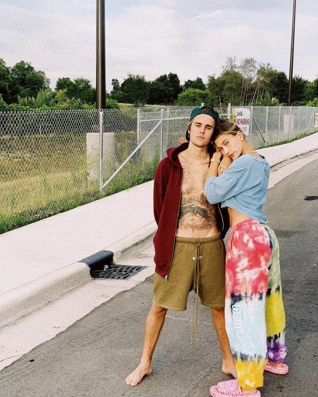 ジャスティン・ビーバーさんのインスタグラム写真 - (ジャスティン・ビーバーInstagram)「So relaxed on our roadtrip .. so grateful to be making these memories with the love of my life @haileybieber」7月31日 9時14分 - justinbieber