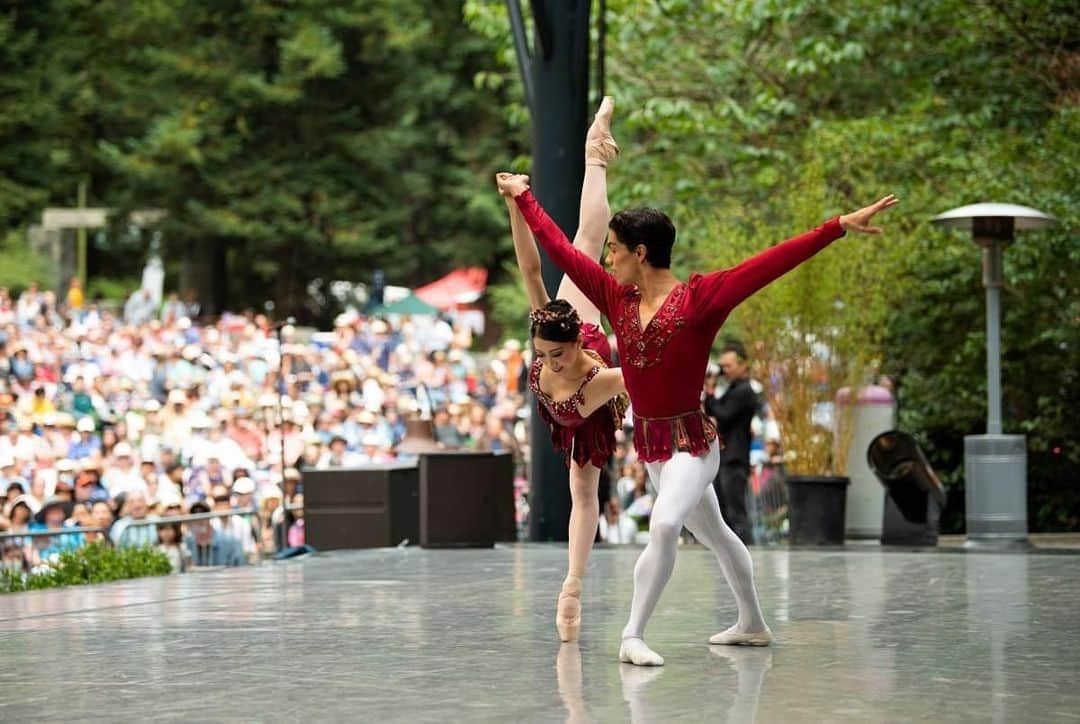 倉永美沙さんのインスタグラム写真 - (倉永美沙Instagram)「Throwback. Last year at @sterngrovefestival my first show with @sfballet 🌟 Photo by @e_tomasson 去年のサンフランシスコバレエでの最初の舞台。バランシンのルビーズ♥️ #ballet #ballerina #tbt #ballerinalife #happy #happiness #dance #art #幸せ #バレエ #バレリーナ #rehearsal #work #season #covid_19 #shelterinnplacelife #サンフランシスコ　#屋内避難生活　#class #socialdistance」7月31日 9時25分 - misakuranaga