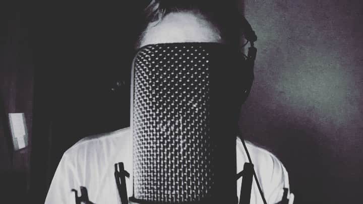 ブライアン・アダムスのインスタグラム：「A song from the album “11", this is another request from the fans. FYI I’m singing LIVE to the original TV track. (Go to my YouTube channel to see the full song). Everything was recorded and filmed late one rainy night on my iPhone.  #bryanadams11 #bryanadamswefoundwhatwewerelookingfor  We found our strength - we found our way at last We found tomorrow - by building on our pas We paid our dues - we stick together - come whatever  We're still standin' - didn't fall to pieces Never lost our reason - never stopped believin’  We found our wings and now we fly above the wind You and me - we found what we're looking for」