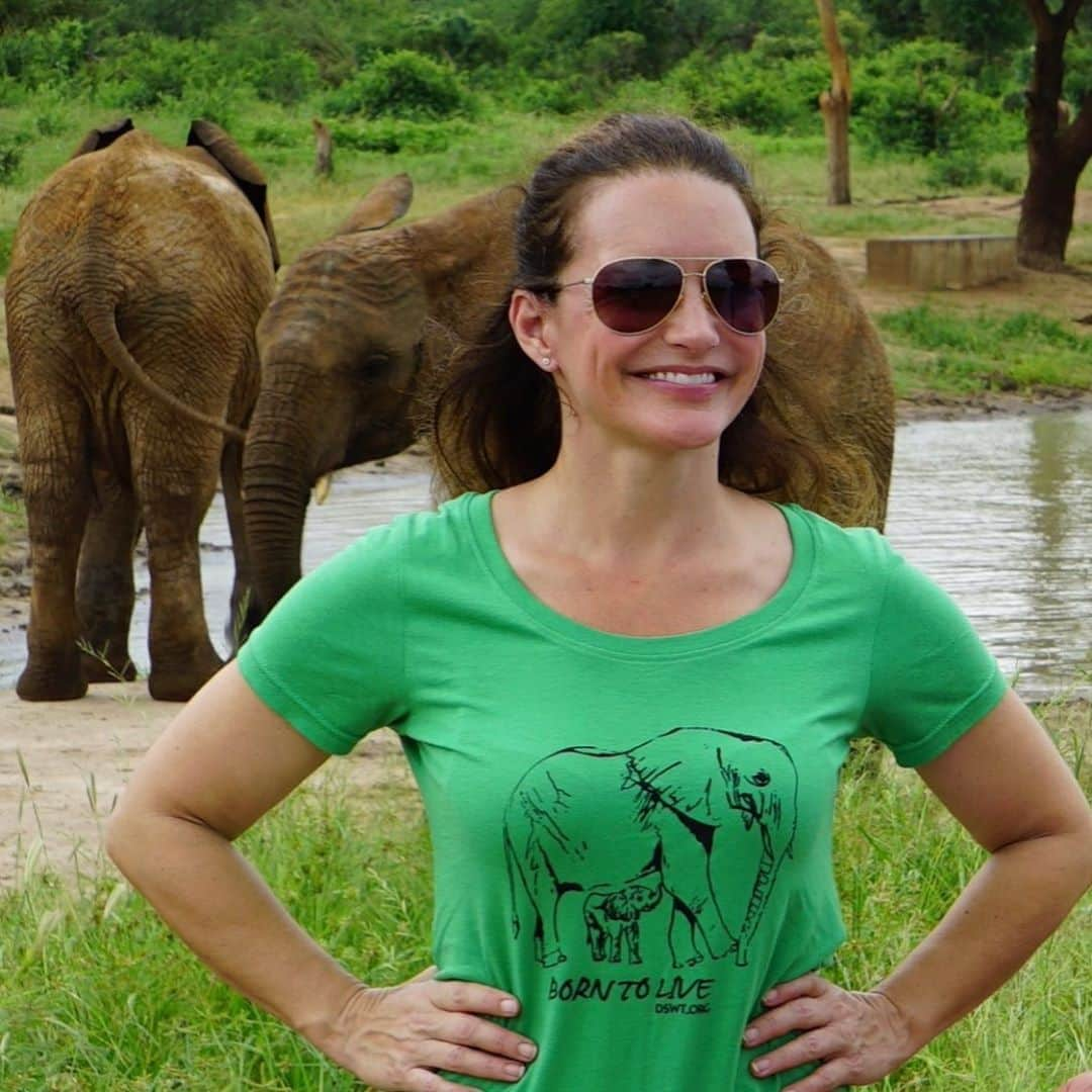 クリスティン・デイヴィスさんのインスタグラム写真 - (クリスティン・デイヴィスInstagram)「One of my favorite happy places- Kenya , out in the middle of Tsavo National Park with the @sheldricktrust . I worry for all of the conservation groups who rely on tourism , as this pandemic continues on ....  we all have so much on our plates right now, it’s hard to pay attention to all of the problems in this world and still live your life. But part of my heart is in Kenya with the good humans who rescue and care for these beautiful elephants ( and rhino, zebra, Buffalo ... it’s a long list!). So just thinking of them and all of the joy they have given me for the last decade 💚🐘💚🐘💚 #elephant  #consevation」7月31日 9時49分 - iamkristindavis