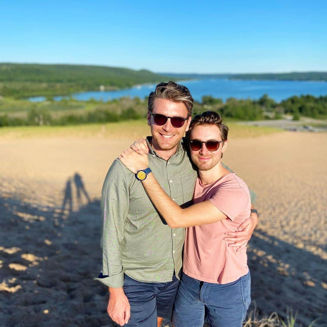 ダグラス・ラザノのインスタグラム：「A day at the lake ☀️ #traversecity #sleepingbeardunes #puremichigan #friendsarefamily」