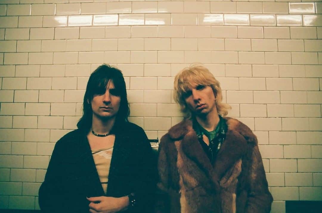 のインスタグラム：「THE LEMON TWIGS、最新作から第4弾シングル 「No One Holds You (Closer Than The One You Haven’t Met)」を公開! タワーレコードにて素敵な特典が貰えるキャンペーンも開催決定!⁠ ⁠ link in bioからチェック」