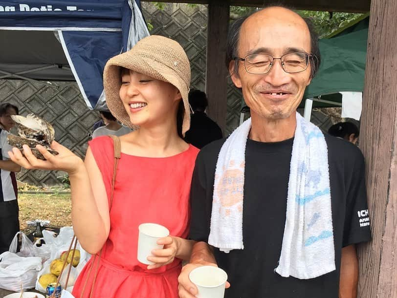 青山有紀さんのインスタグラム写真 - (青山有紀Instagram)「新作酵素シロップのメインになったのは天草の河内晩柑。いつもお世話になっている馬場さん @amakusa_yasai が収穫してくれた自然栽培の晩柑です✨ 馬場さんは農薬、化学肥料、動物性堆肥、微生物資材を使わない畑で、全ての基となる土を大切に育てていて、アレルギーの方も安心して食べられる野菜作りをされてます💫💫💫最後の写真は3年前、天草で馬場さんが主催してるバーベキューに行った時の。だいすきな鮑が食べ放題で夢かと思った😭❣️ こんな素晴らしいところで育った河内晩柑です🧡美味しくてパワフルに決まってる🧡✨✨✨」7月31日 10時06分 - yukiaoya