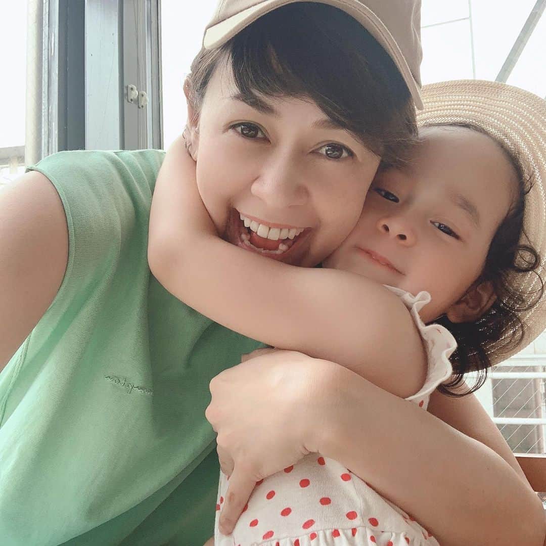 トムセン陽子さんのインスタグラム写真 - (トムセン陽子Instagram)「毎日ベリとデート♡ 試験勉強中は色々ガマンしてもらってたので、その分たっぷり一緒に過ごしてます。 . . . #mylittlegirl #母娘デート」7月31日 15時37分 - yokothomsen