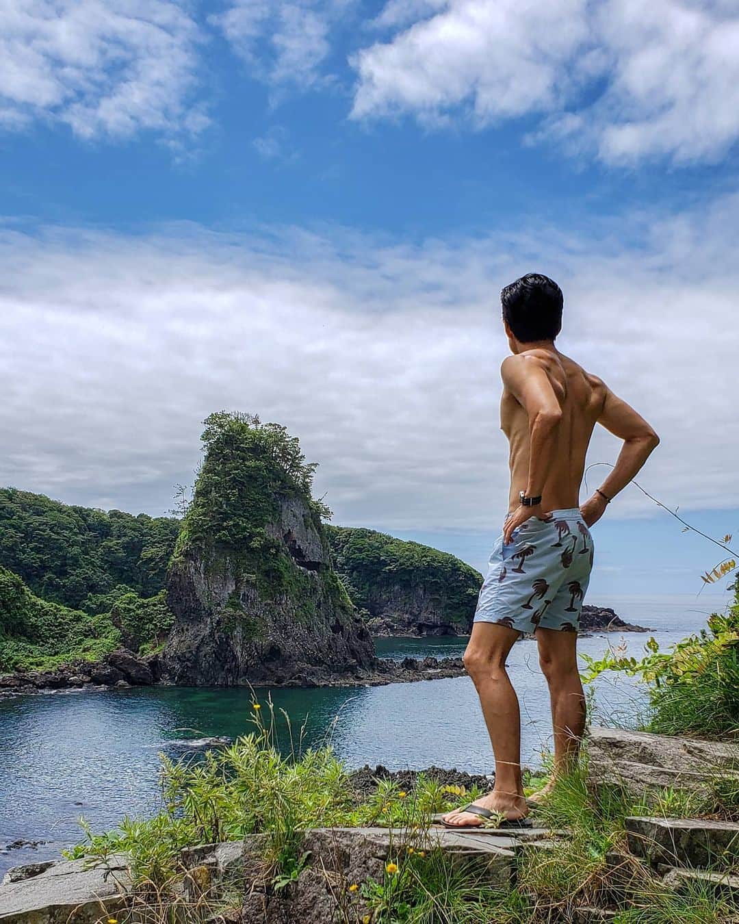芳賀勇一さんのインスタグラム写真 - (芳賀勇一Instagram)「Phi Phi Island!? 北陸のピピ島  #phiphiisland #japan #island #beautiful #sky #nature #modeling #actor #Japanese #ocean #film #newnormal #trip #ピピ島 #北陸 #金沢 #発見 #バケーション #」7月31日 10時43分 - yuichihaga226