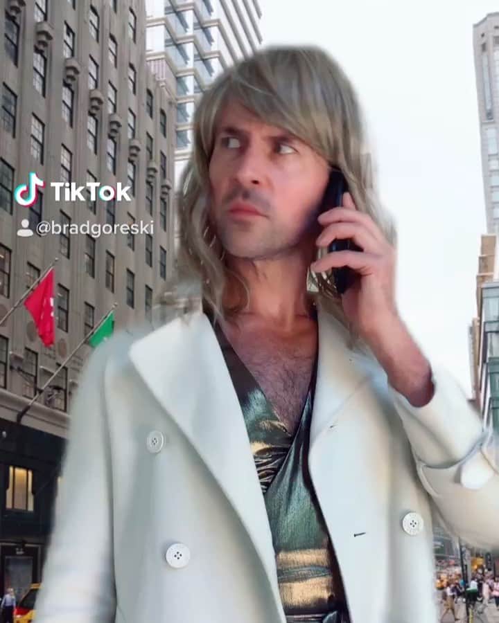 ブラッド・ゴレスキーのインスタグラム：「I had the ordacity to play @ramonasinger 📞 Catch us on @bravowwhl tonight at 10pm! #rhony」