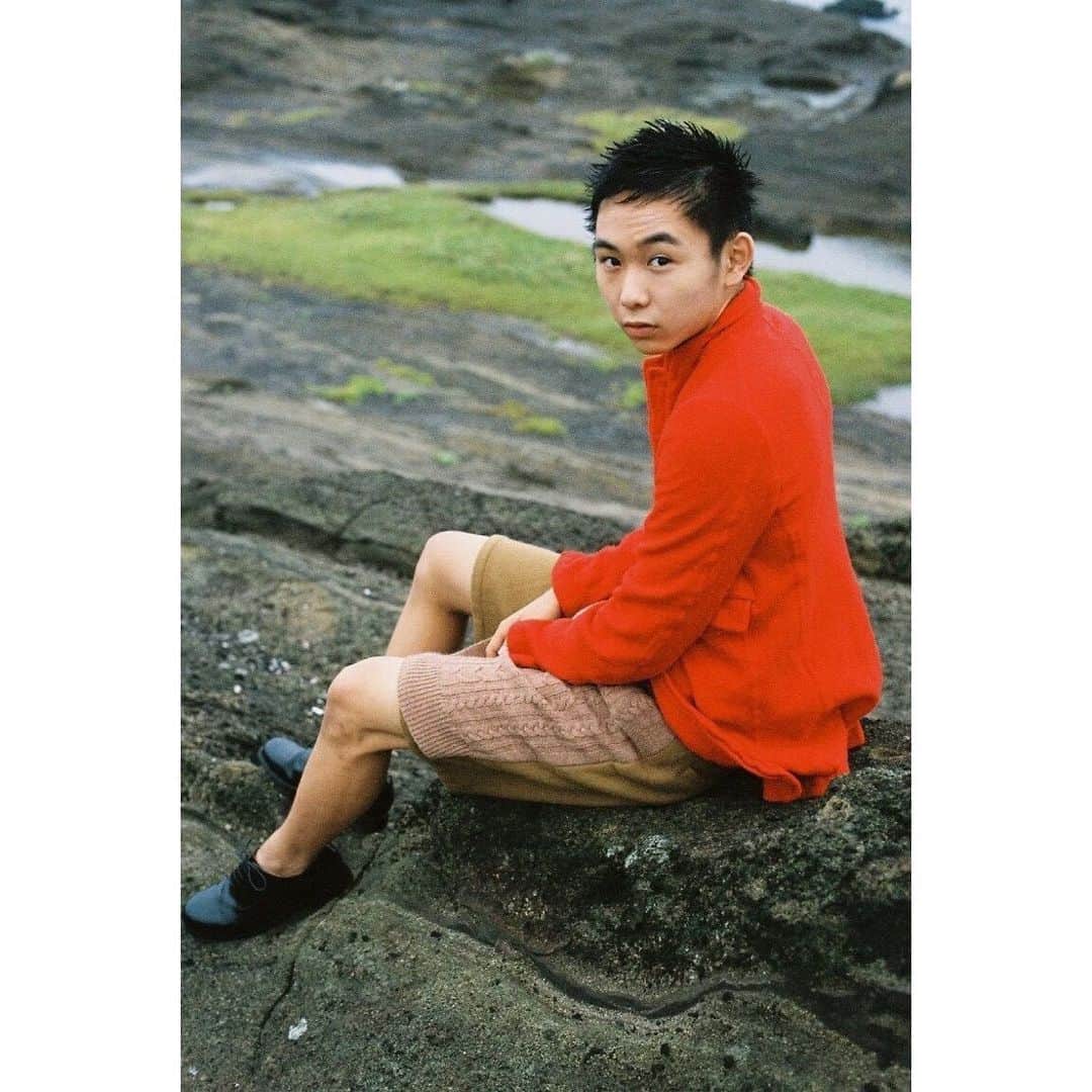 須賀健太のインスタグラム：「写真撮らなすぎて 更新できなすぎるから 過去写真館でもやりますか。  2015. ちょうど演劇ハイキュー‼︎の取材の頃こんな髪の長さだったね」