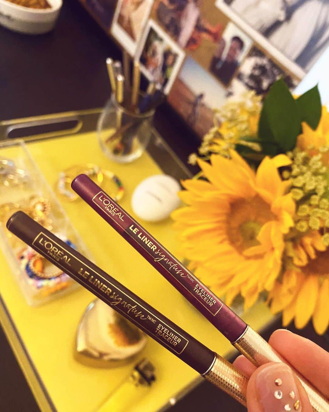 デビー・ライアンさんのインスタグラム写真 - (デビー・ライアンInstagram)「le liner— 🍇🍯 she’s @lorealparis and she’s smudge resistant/waterproof for 24hrs so ideal for a couple summer pandemic days of swimming and crying and wearing your mask 💫🖌  #lorealparispartner」7月31日 11時26分 - debbyryan