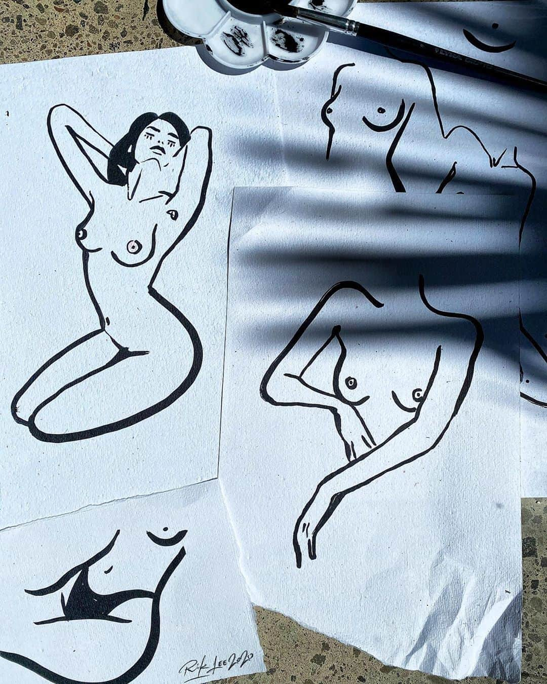 Rik Leeさんのインスタグラム写真 - (Rik LeeInstagram)「Here’s some ink and brush figure studies. Which is a classy way of saying that I spent yesterday sketching boobs and bums!  . We’re currently putting together new pieces for our clothing collection @rikandreg and these naked babes will feature as a print. . #riklee #rikandreg #illustration #art #ink #nude #figurestudy #lifedrawing #graphicdesign #sketch #boobs #body #curves #beauty」7月31日 11時27分 - rikleeillustration