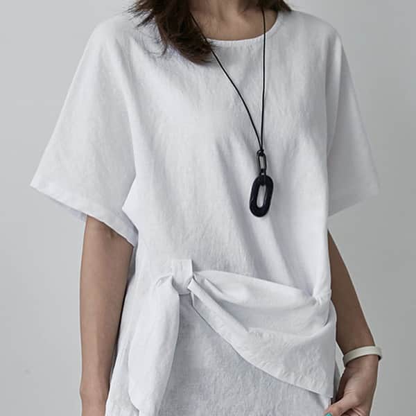 のインスタグラム：「.﻿ "🔍 jm-20b-036-z﻿ ﻿ —————————﻿ ﻿ Brand: #JOAMOM﻿ Price:¥3,080﻿ ﻿ フロントリボンがお洒落なTシャツ🌿﻿ ラフコーデに◎﻿ カラバリ全4色展開🎶﻿  ﻿ ﻿ ハッシュタグのついた商品はこちらのアカウントで紹介させていただきます➡️ #3rdspring﻿ ﻿ 3rd Spring(サードスプリング)は旬な韓国ブランドを一気にチェックできるサイト👖﻿ ﻿ #サースプ#Vネック #ニットカーディガン #プチプラ #プチプラコーデ﻿ #インスタコーデ #今日のコーデ #韓国ファッション #韓国コーデ #オルチャンコーデ﻿ #ママコーデ #シンプルファッション #韓国スタイル #カジュアルコーデ #夏コーデ﻿ #韓国通販 #ママファッション#今日の服 #着回しコーデ #コーディネート #シンプルコーデ #きょコ "#ハイウエスト#シンプルtシャツ #シンプル #サマーコーデ  #ラフコーデ ﻿」